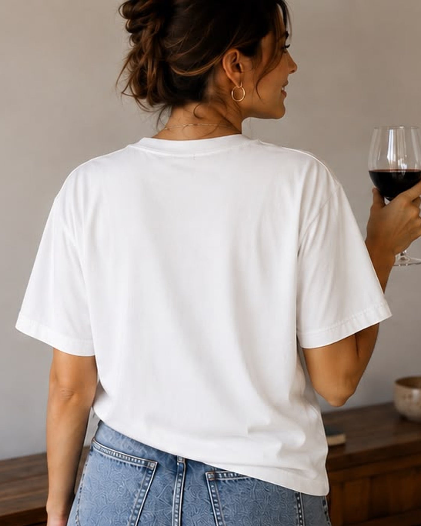 Camiseta branca Ovelha Bêbada vista de costas